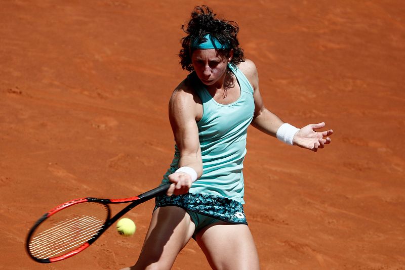 Carla Surez vence a Strycova en su debut en la Caja Mgica