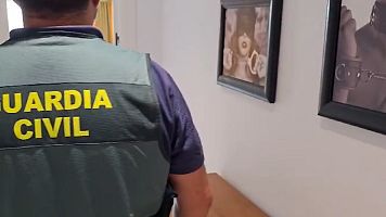 Registro de la Guardia Civil en la operaci�n Bonifaz contra la trata