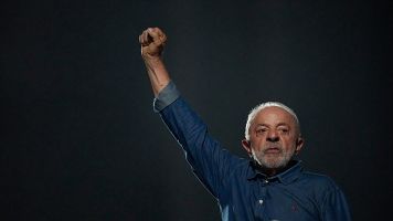 Lula celebra su victoria en Brasil