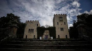 Imagen del exterior del Pazo de Meir�s en Galicia
