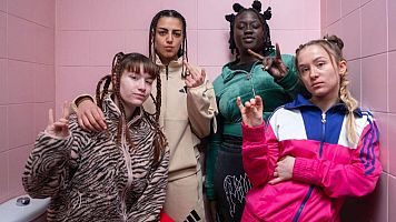 Fotograma de 'Salen las lobas'