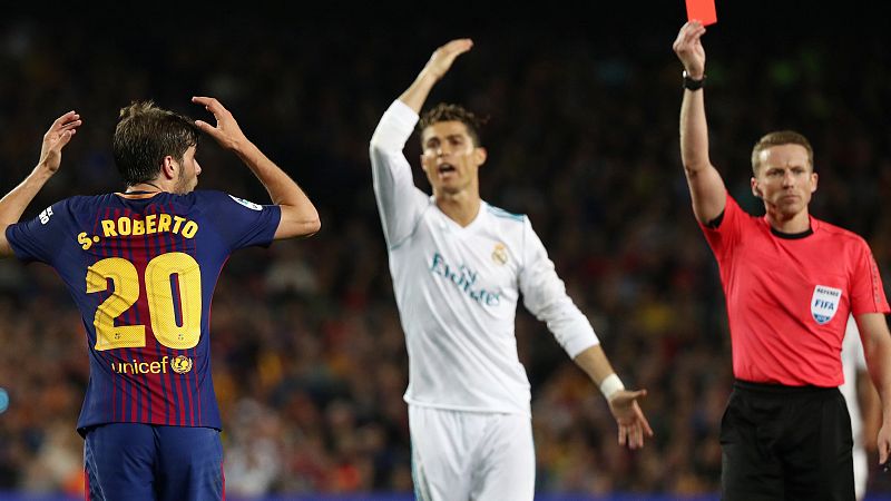 Fiasco arbitral en un Clásico nada descafeinado