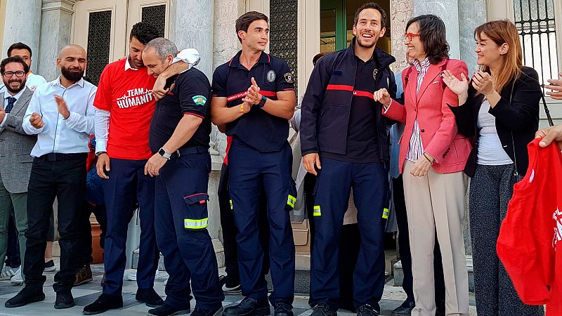 Los tres bomberos españoles de Proem-Aid absueltos en Lesbos: "Queremos seguir, es un espaldarazo"