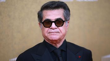 El director iran� Jafar Panahi posa en la alfombra roja de la 38.� edici�n de los Premios del Cine Europeo en Berl�n, Alemania