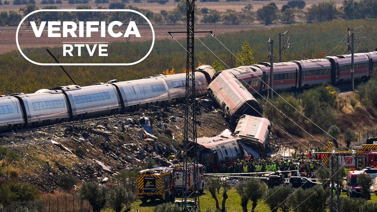 Los servicios de emergencia trabajan en el lugar del accidente de tren en Urda (Toledo)