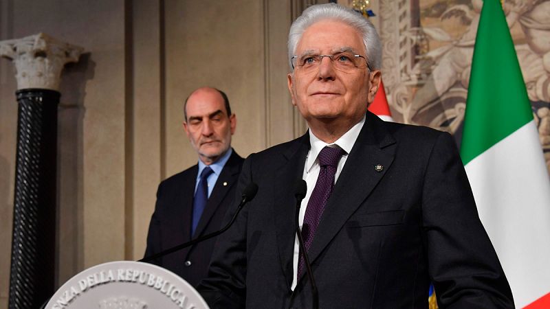 El presidente de Italia propone un Gobierno "neutral" para esquivar la repetición de elecciones