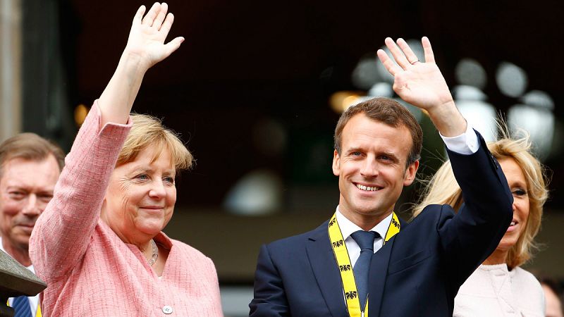 Macron pide un presupuesto propio para la eurozona al recibir el Premio Carlomagno