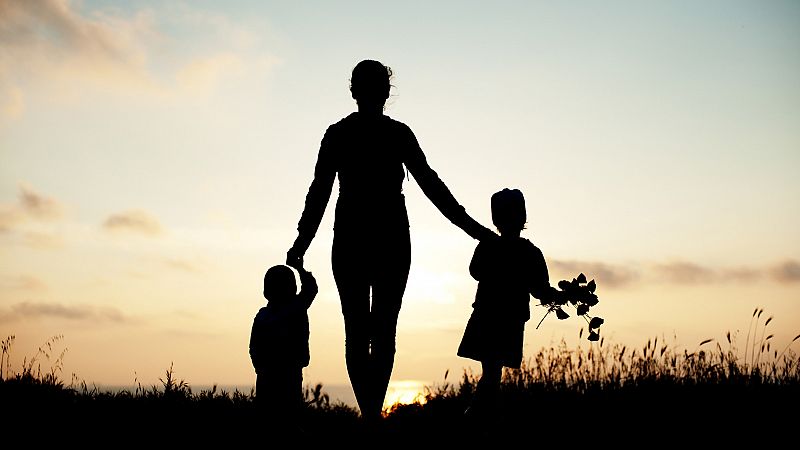 El Gobierno reconocerá como familias numerosas a las monoparentales con dos hijos