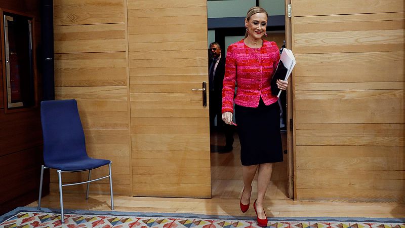 La juez cita como imputada a Cifuentes por cohecho y falsificación por el caso del máster de la URJC