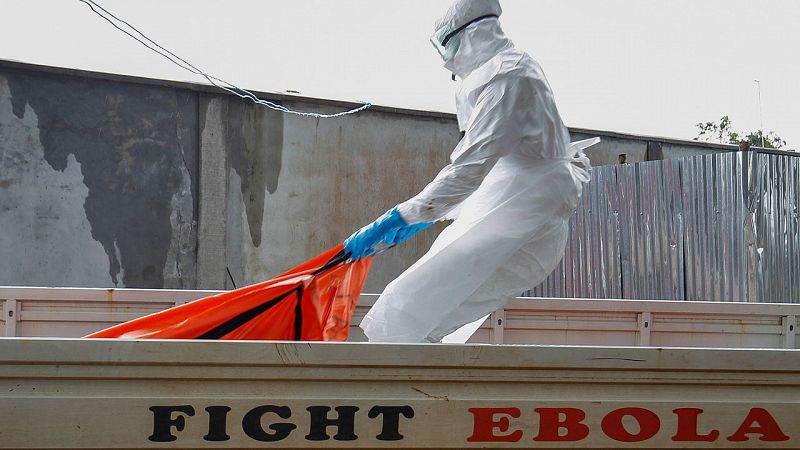 La OMS se prepara para el "peor escenario" después de una treintena de casos de ébola en Congo