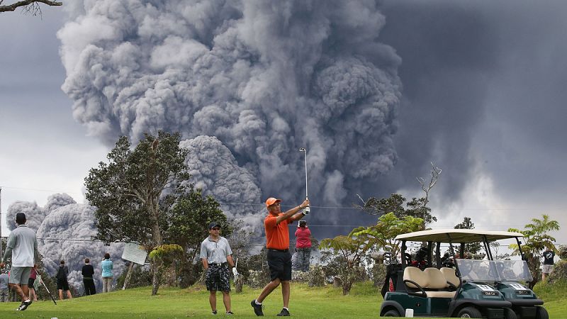 Se decreta la alerta roja para aviación en Hawái por una enorme nube de cenizas del volcán Kilauea