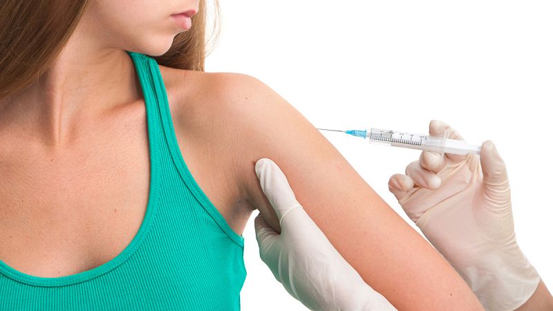 Una revisión de 26 estudios confirma que la vacuna del papiloma humano protege a las jóvenes del cáncer de cérvix