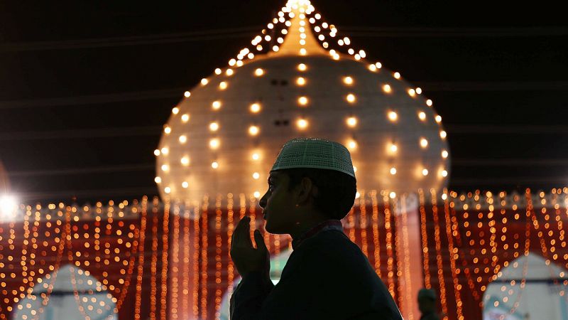 Millones de musulmanes en todo el mundo celebran el inicio del Ramadán