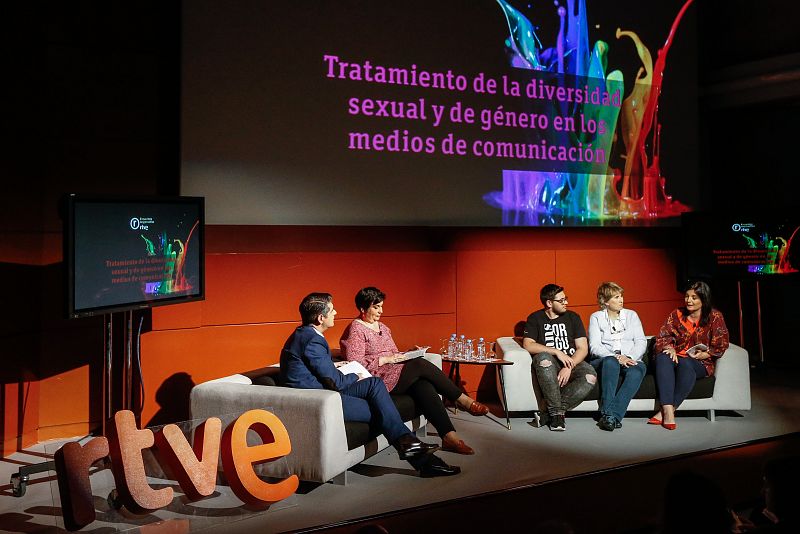 RTVE aborda el tratamiento de la diversidad sexual y de género en los medios en un encuentro donde se presenta una guía de buenas prácticas