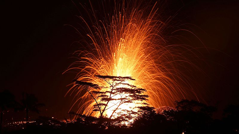El volcán Kilauea en Hawái entra en erupción explosiva
