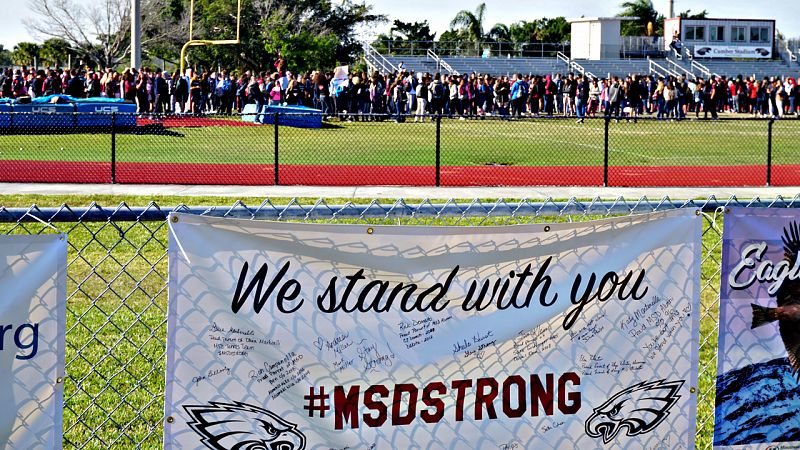 Varios alumnos de Parkland exigen a los políticos que actúen para frenar los tiroteos tras el ataque en Texas
