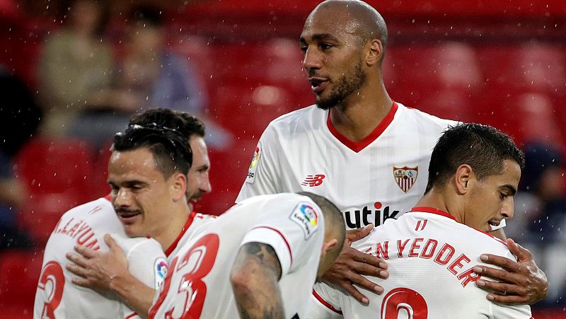 El Sevilla cierra una temporada irregular con un triunfo por la mínima