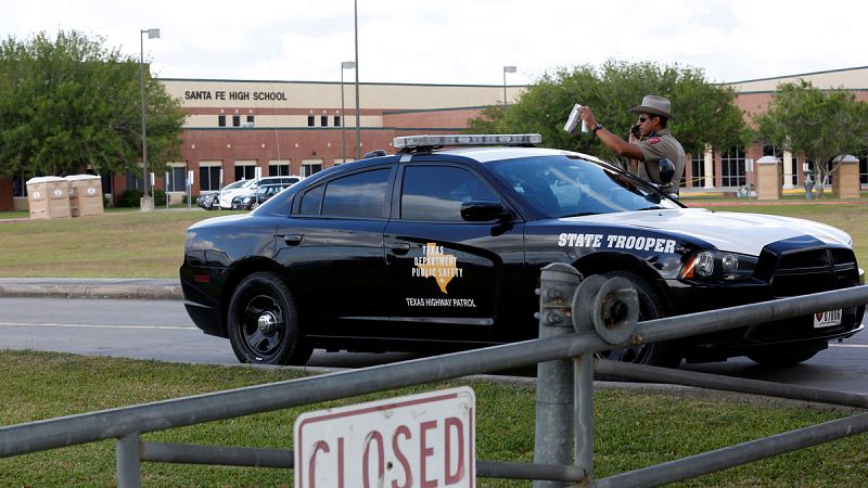 Aumentan los heridos y las dudas en torno al tiroteo en un instituto de Texas