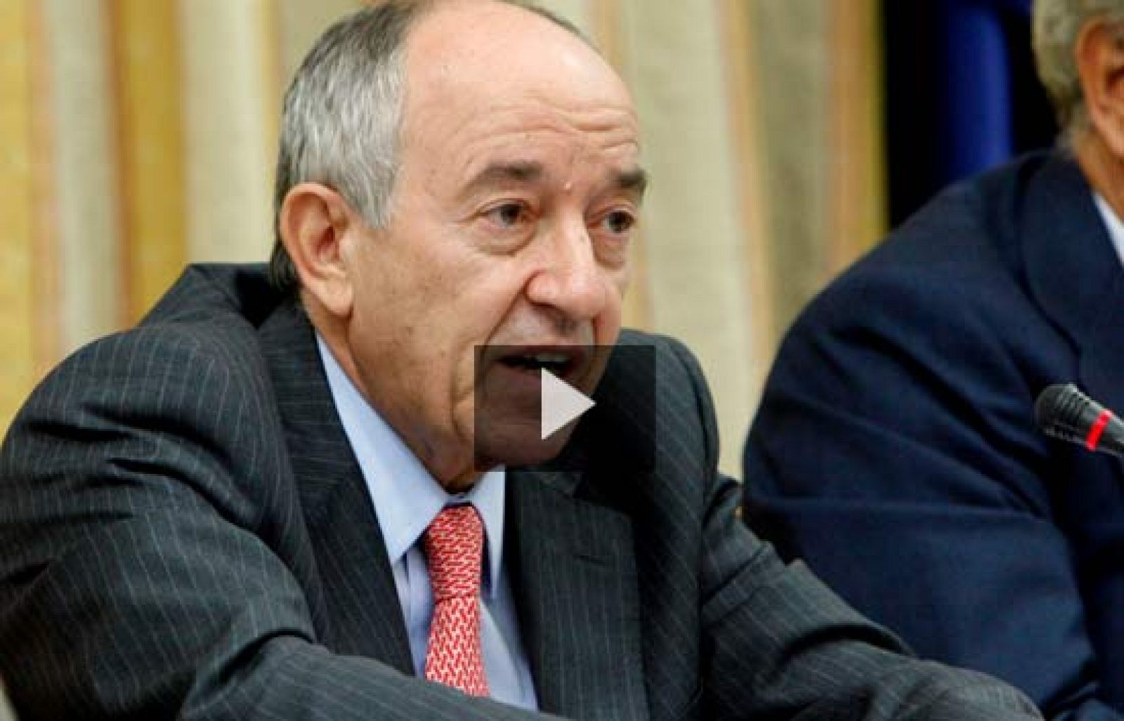 El Gobernador del Banco de España ha hecho un llamamiento a la tranquilidad de los ciudadanos diciendo que sus ahorros están seguros en los bancos.