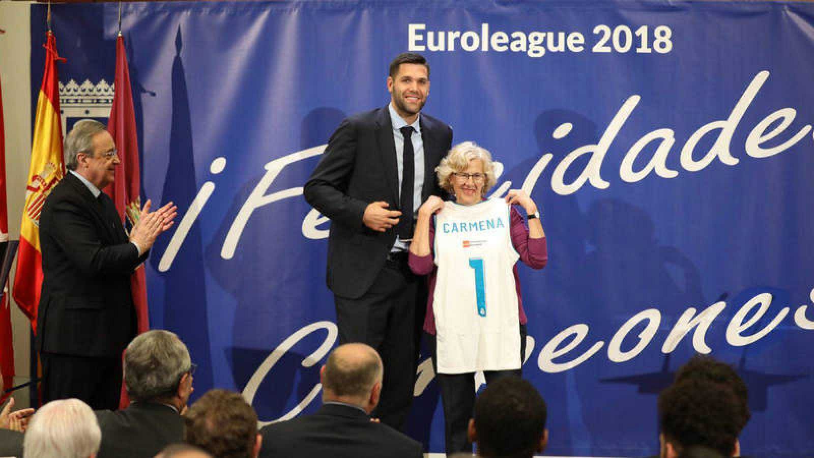 El Madrid de basket pasea la Décima por el Ayuntamiento y la Comunidad | Ver