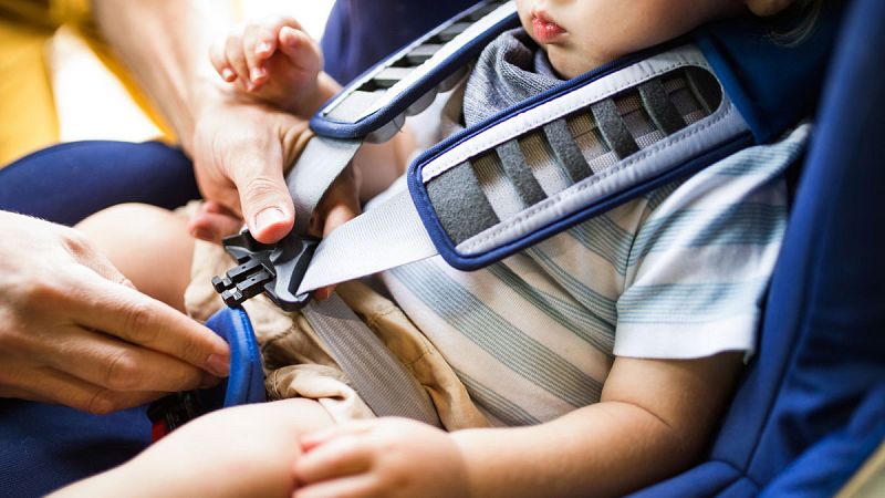 Detectan dos modelos de sillas de retención infantil que no aguantan accidentes frontales