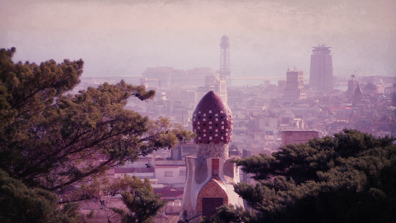 'Surfeando sofás': Jorge Sierra te enseña la Ruta Gaudí de Barcelona