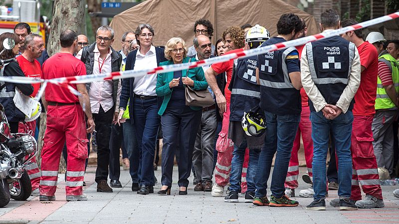 Dos obreros desaparecidos tras el derrumbe de la estructura de un edificio en el centro de Madrid