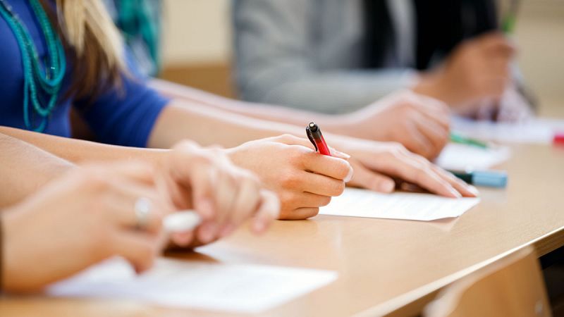 Educación rebaja a 5 la nota mínima para optar a una beca universitaria