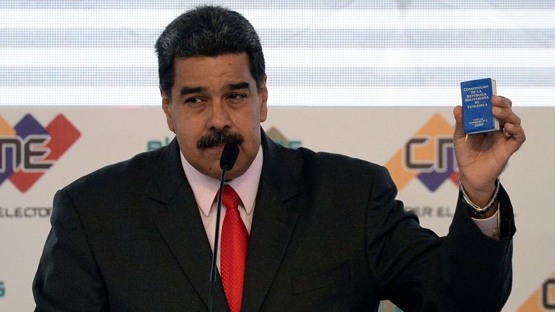 Maduro expulsa al más alto representante diplomático de EE.UU. en respuesta a las sanciones