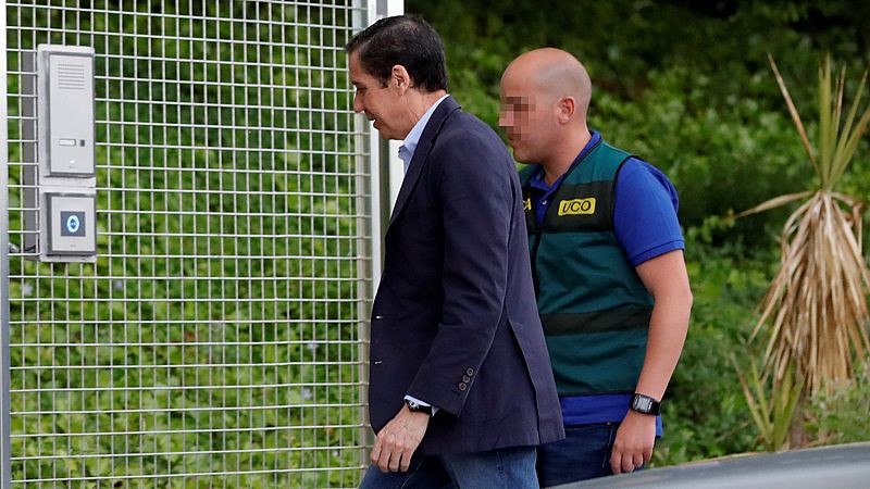 La UCO registra el despacho de Zaplana, que pasará la noche en los calabozos de Tres Cantos, en Madrid