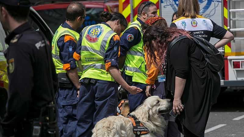 Continúa la búsqueda de los dos desaparecidos en el derrumbe de un edificio en Madrid más de 24 horas después