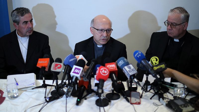 La Iglesia chilena suspende a 14 sacerdotes acusados de delitos de abusos sexuales