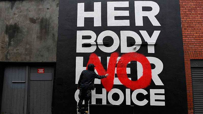 Una Irlanda dividida decide el futuro del aborto en las urnas