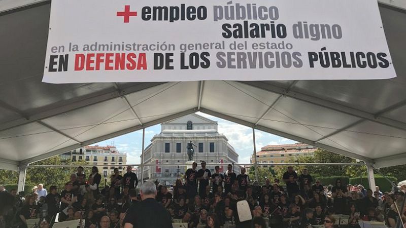 Concentración de empleados públicos de la Administración General del Estado para pedir un salario mínimo de 1.200 euros