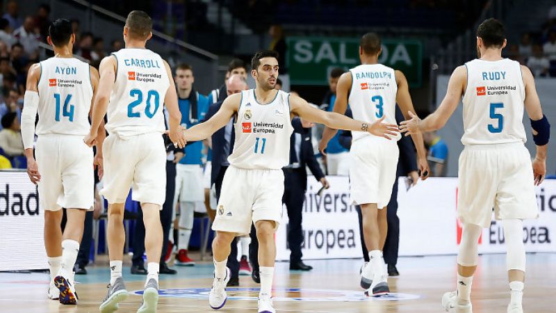 Madrid y Baskonia toman ventaja y el Barça cae con estrépito