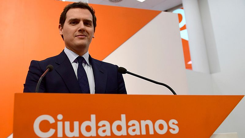 Rivera pide a Sánchez pactar una moción de censura antes del jueves para que haya elecciones en otoño