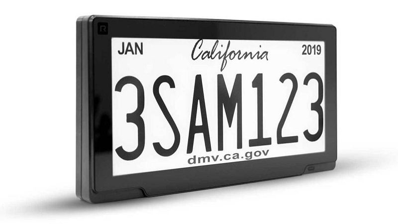 California prueba matrículas de coche digitales que informan de la ubicación en caso de robo