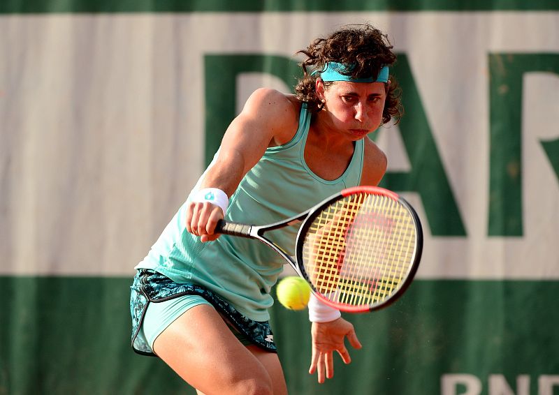 Carla Suárez sucumbe ante Sakkari y Lara Arruabarrena cae ante Kvitova