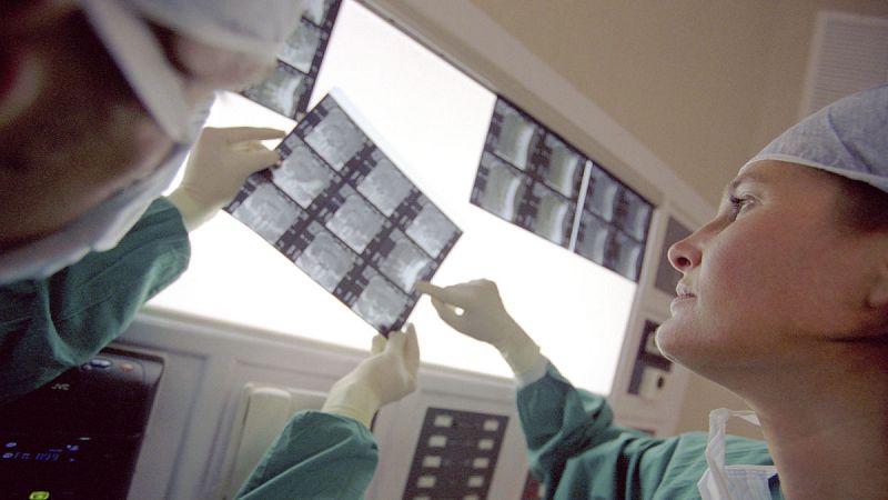 Más médicos por habitantes en Madrid y Aragón, menos en Castilla-La Mancha