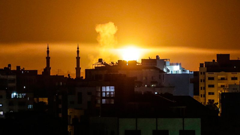 Israel bombardea infraestructuras de Hamás en Gaza en represalia por el disparo de varios cohetes