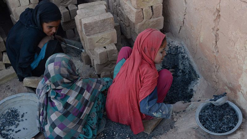Desciende por primera vez desde 2002 el número de niños escolarizados en Afganistán