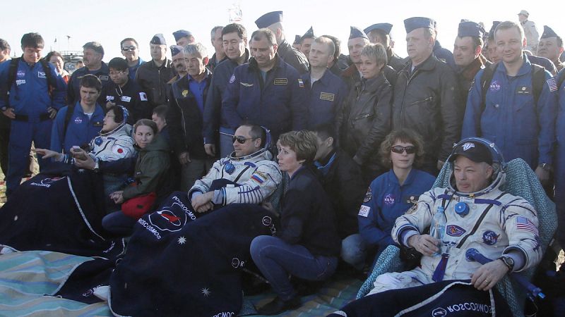 Regresan tres astronautas de la Estación Espacial Internacional tras una misión de 168 días