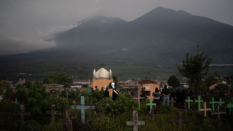 Al menos 75 muertos y 192 desaparecidos por el volcán de Fuego en Guatemala