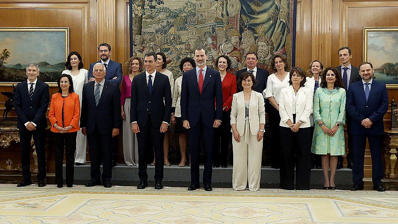 Las "ministras y ministros" de Pedro Sánchez arrancan el gobierno de la "igualdad", el "diálogo" y la "diversidad"