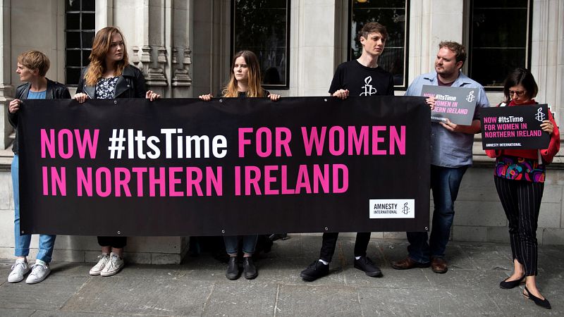 La Justicia británica critica ley del aborto norirlandesa y añade presión a May