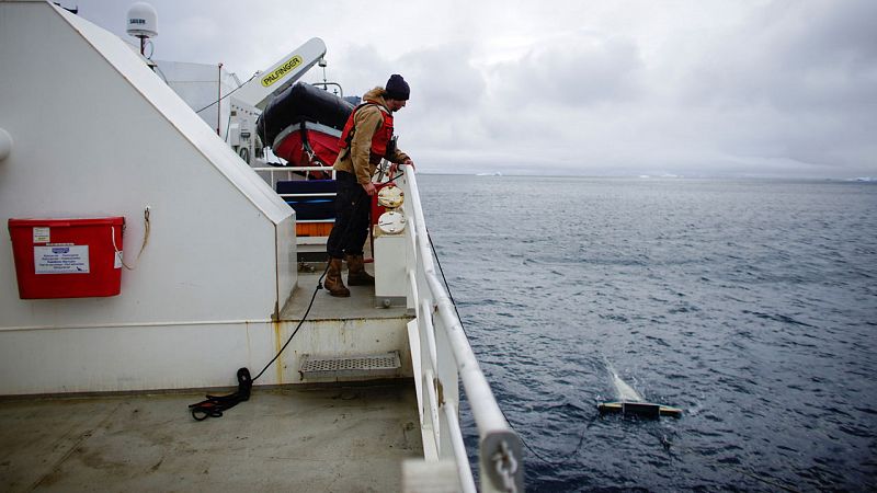 El plástico representa el 95 % de los residuos que flotan en el Mediterráneo