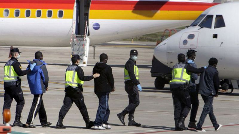 Sólo podrá expulsarse de España a un extranjero condenado si la pena mínima de prisión por su delito supera el año