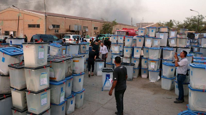 Se incendian varios almacenes con urnas de las elecciones iraquíes antes del recuento