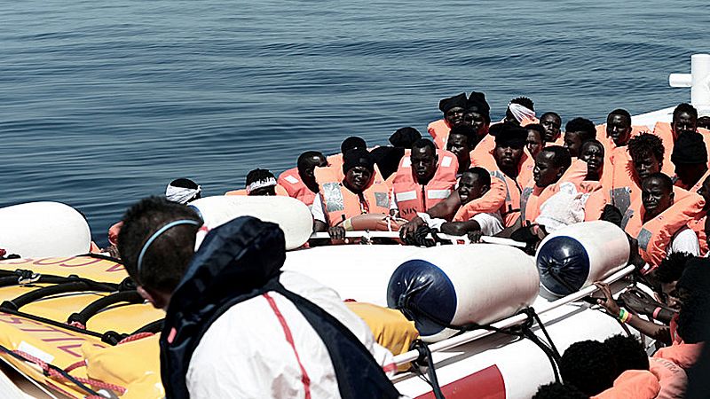 El Gobierno concederá el estatus de refugiado a los migrantes del Aquarius
