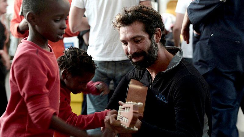 La magia de lo cotidiano devuelve la sonrisa al Aquarius: así es la vida a bordo